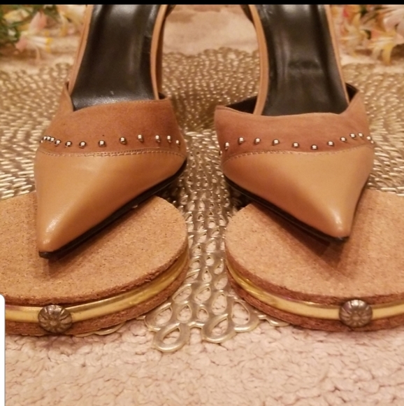 Stuart Weitzmann Tan Leather and Suede Studded Pointy Toe Stilettos - Picture 4 of 8